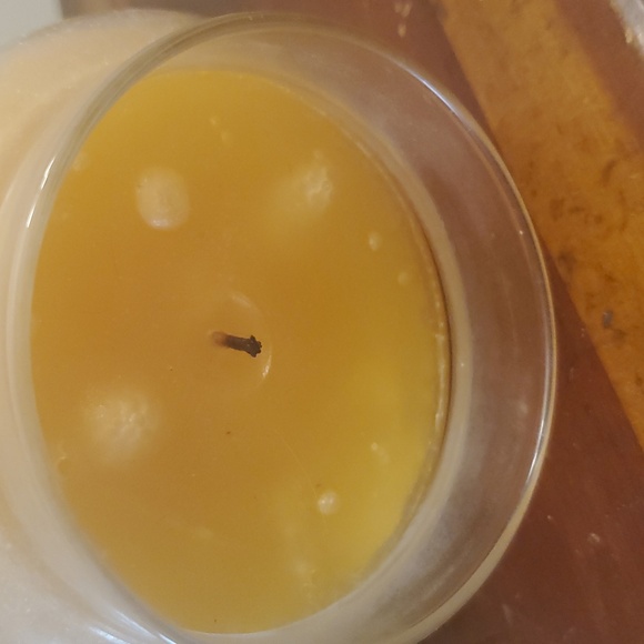 Yankee Candle Vanilla Cookie Scented Candle with Decorative Lid - Picture 5 of 6